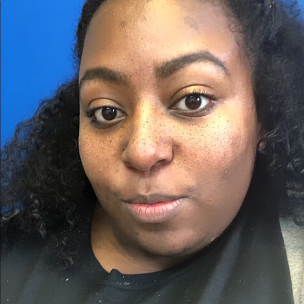 Meet your Posher, Desiree